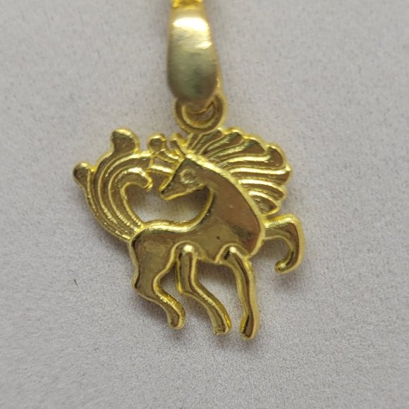 9.25" Gold Chain with Wild Horse Pendant - Picture 4 of 4